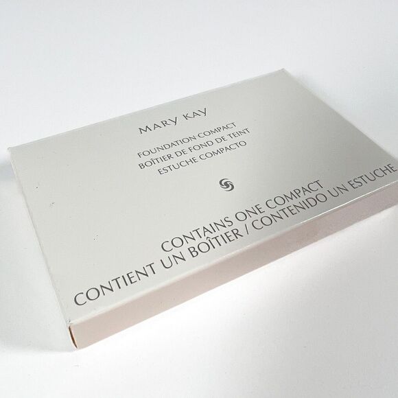 NEW Mary Kay MK Foundation Compact with Mirror Refillable 869100 - Picture 2 of 3